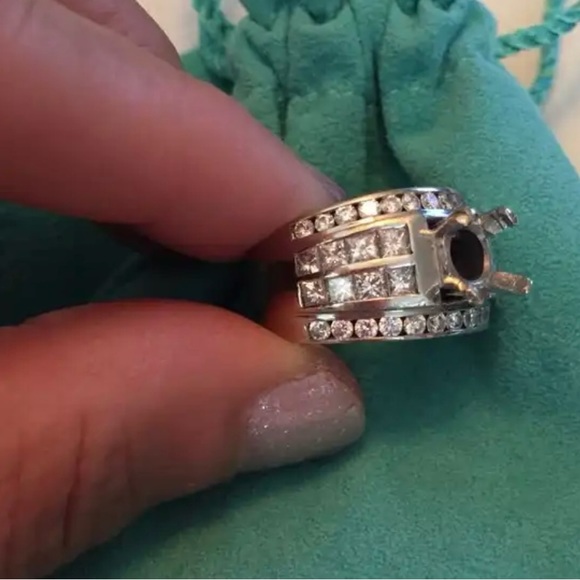 Women’s beautiful natural Diamond Wedding ring w/appraisal - Picture 6 of 10